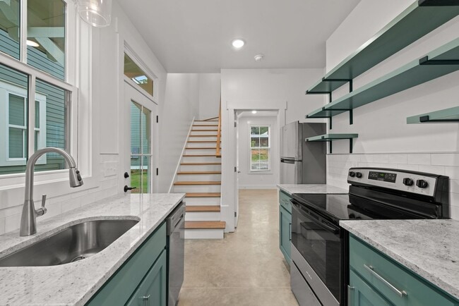 Building Photo - Like New! 2 bedroom 2 bathroom cottage sty...
