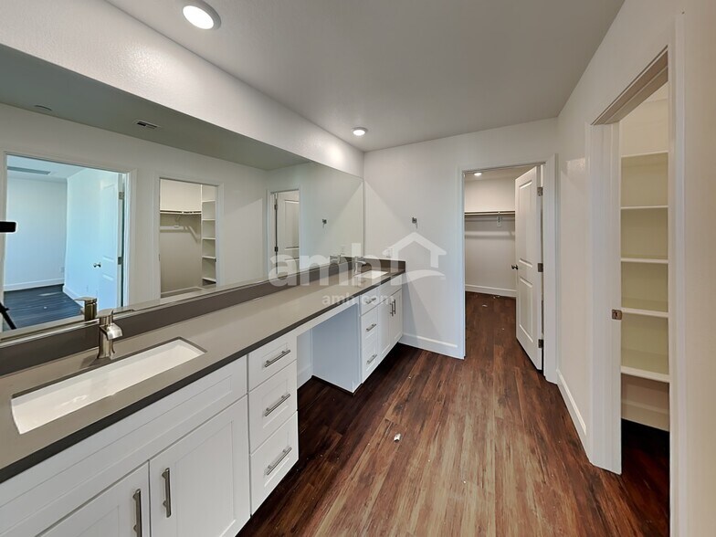 Building Photo - 124 Island Plumeria Ln