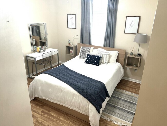 Building Photo - 10614 Lake Shore Dr