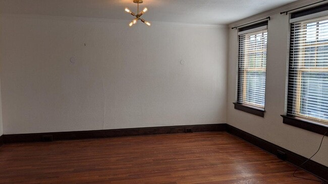 Building Photo - MainStN446