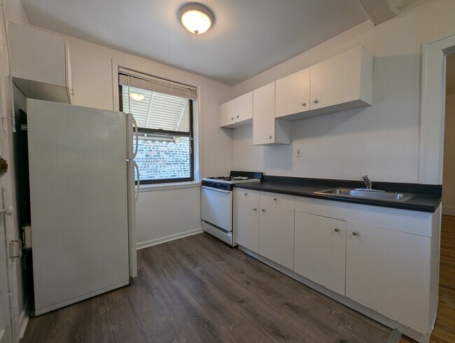 Building Photo - 2332.5 N Spaulding Ave