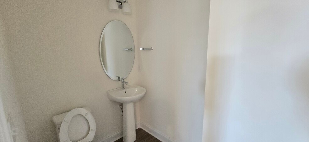 Building Photo - 1722 Old Brick Rd