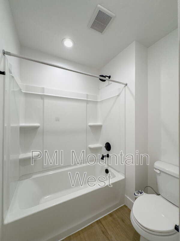 Building Photo - 331 S 680 W