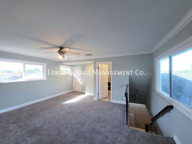 Building Photo - 869 E Kallin Way