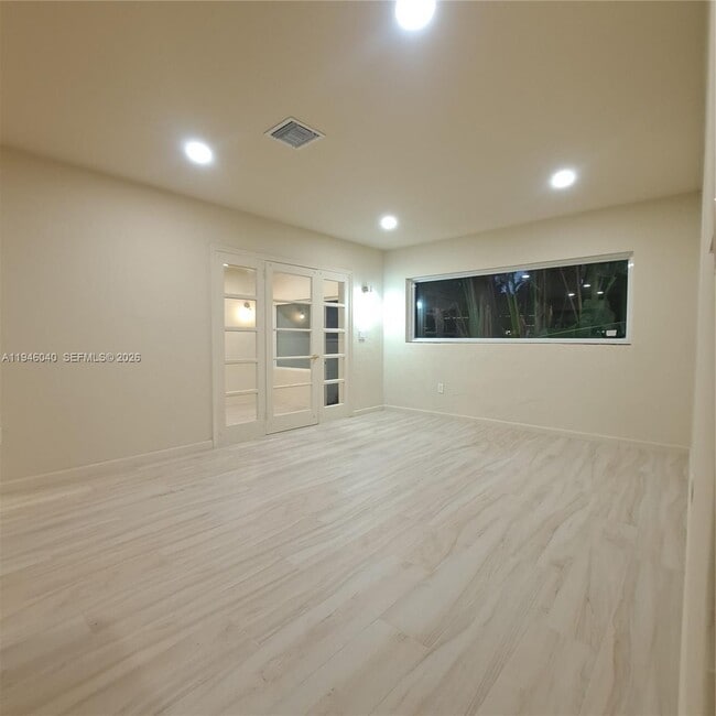 Building Photo - 5840 SW 51st St