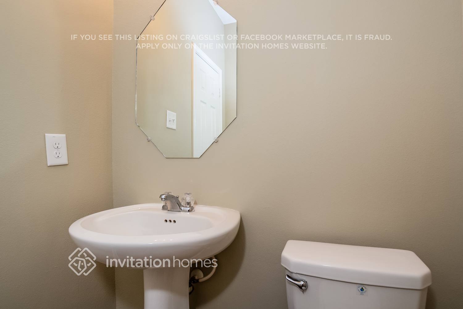 Building Photo - 13433 Raintree Dr