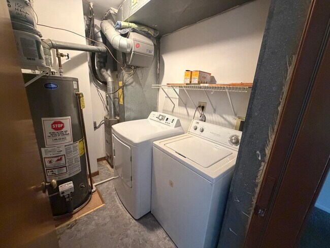 Building Photo - 1501 N Milwaukee Ave