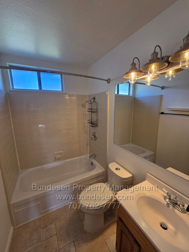 Building Photo - Charming updated 3-Bedroom, 2 bathroom Home with Expansive Outdoor Living in Rohnert Park
