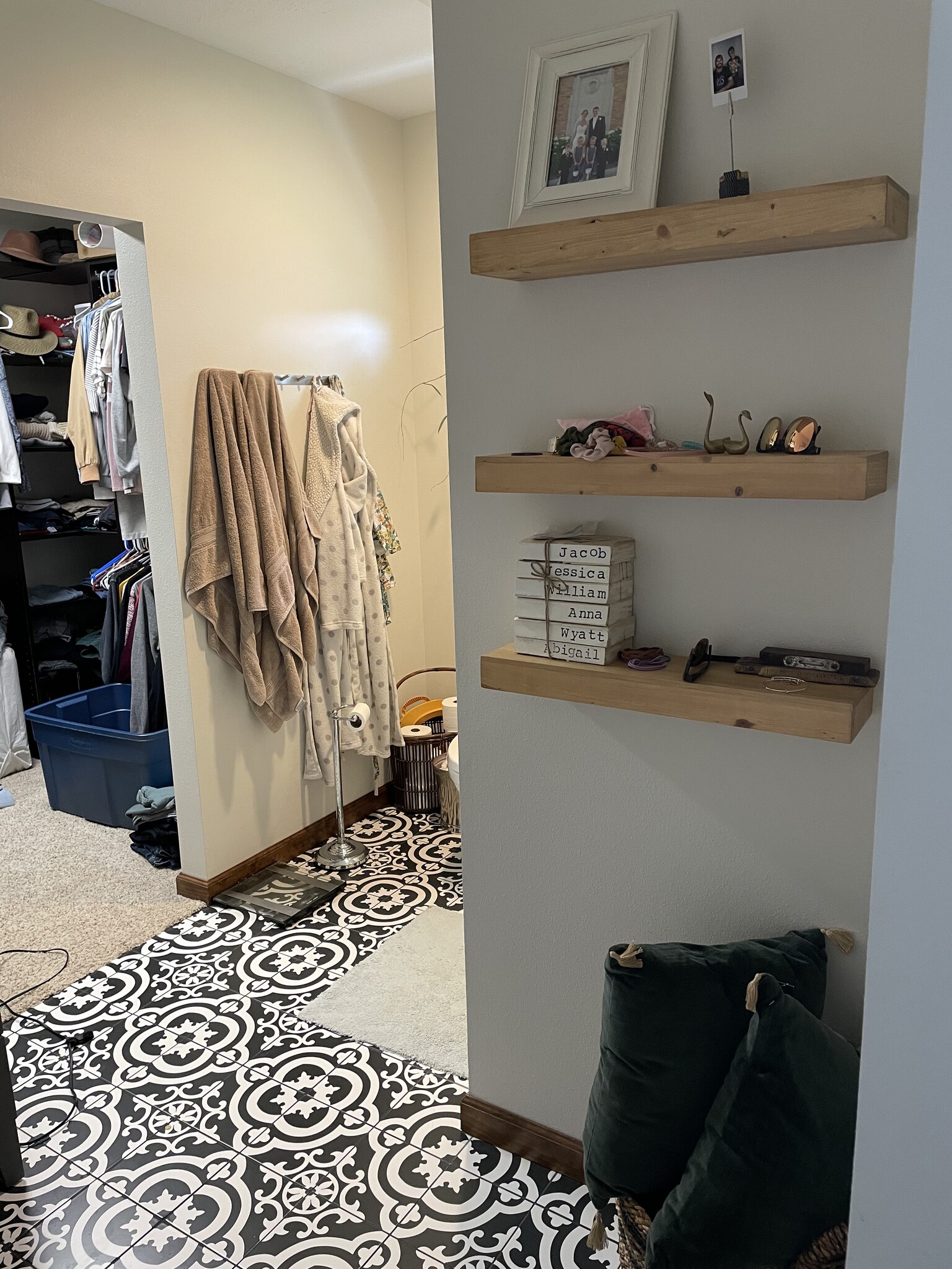 Master bathroom - 315 Lakeshore Dr