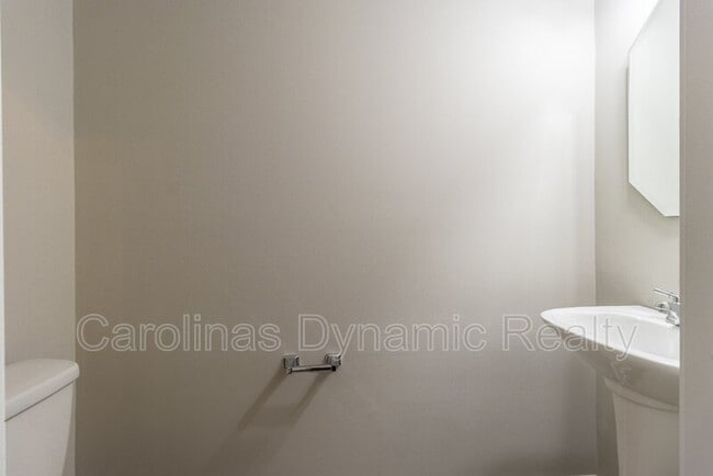 Building Photo - 9618 Blossom Hill Dr