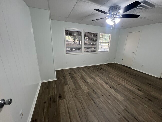 Building Photo - 11106 N Dowling Rd