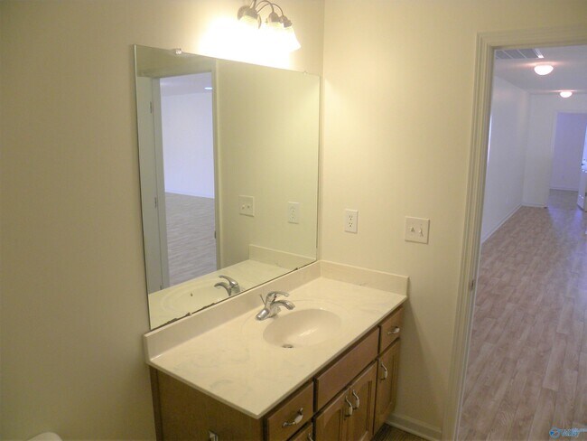 Building Photo - 409 Jasmine Dr