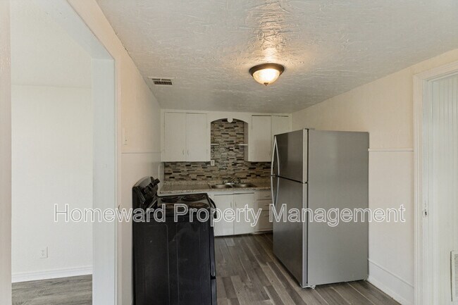 Building Photo - 5529 Diaz Ave