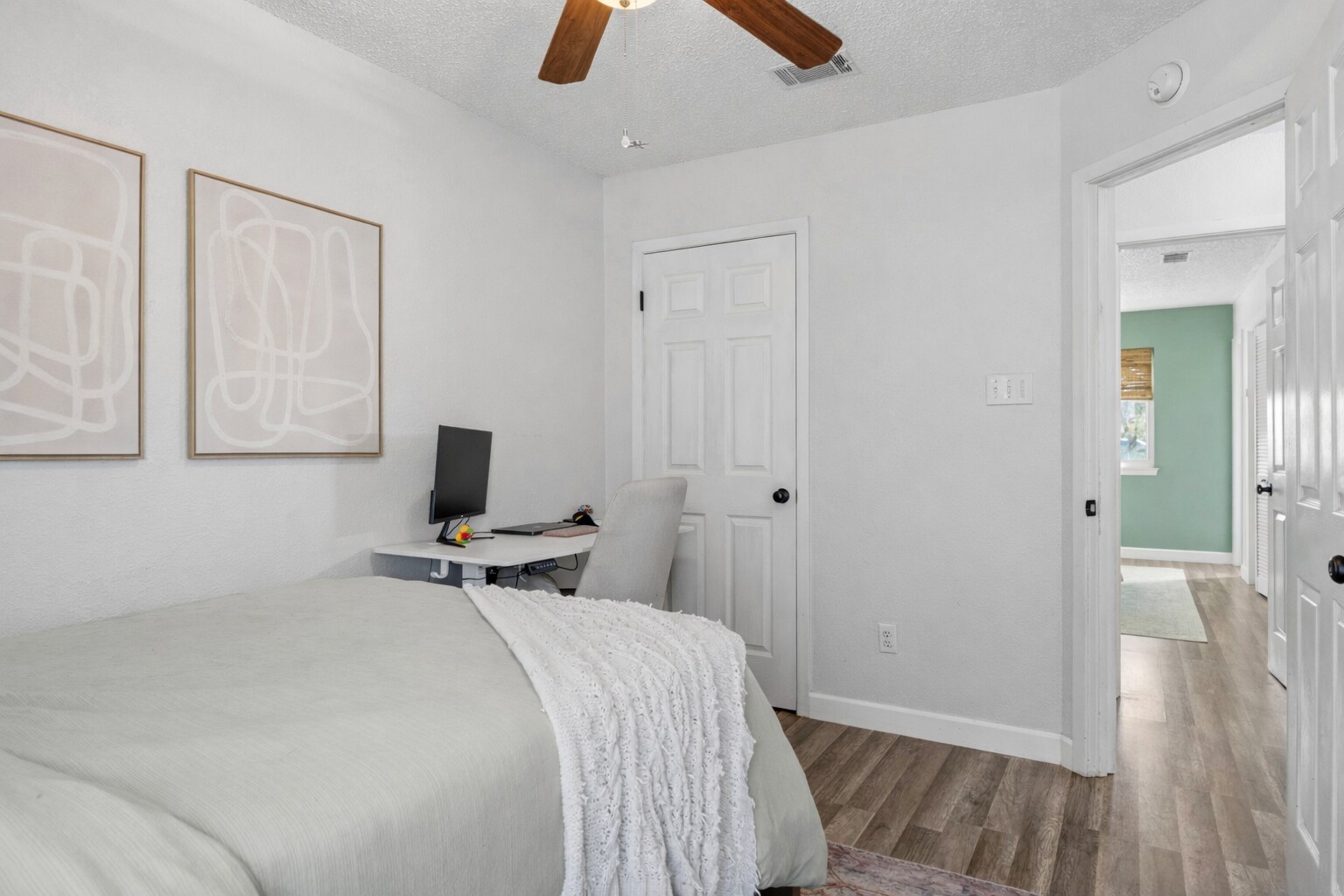 Building Photo - 1015 E Yager Ln