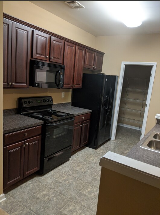 Building Photo - 897 Ivydale Ln SW
