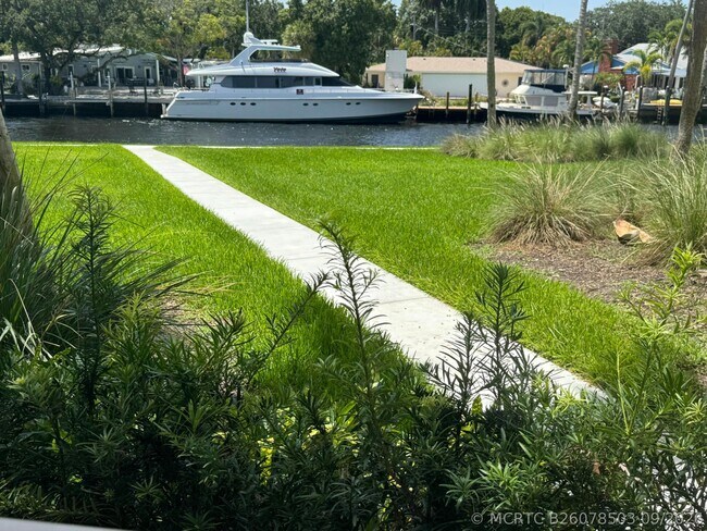 Building Photo - 1350 River Reach Dr