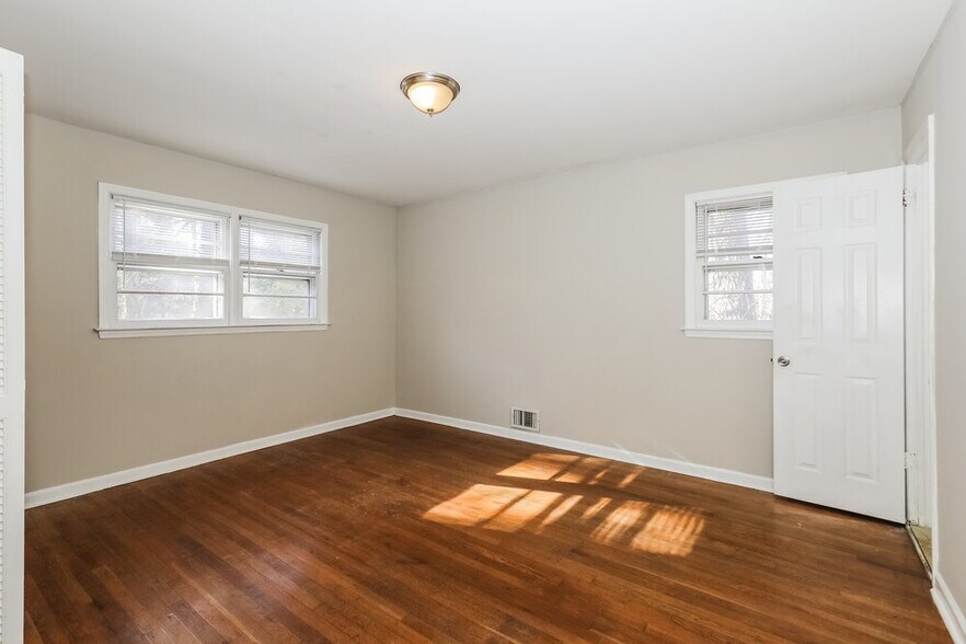 Building Photo - 4775 Ben Hill Rd