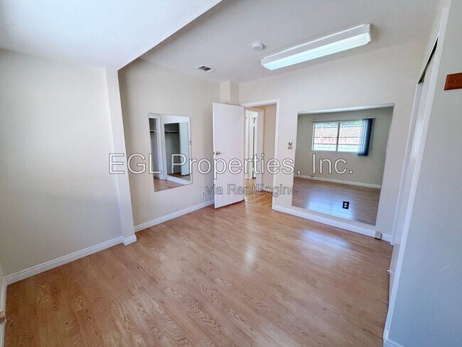 Building Photo - 5433 Cartwright Ave