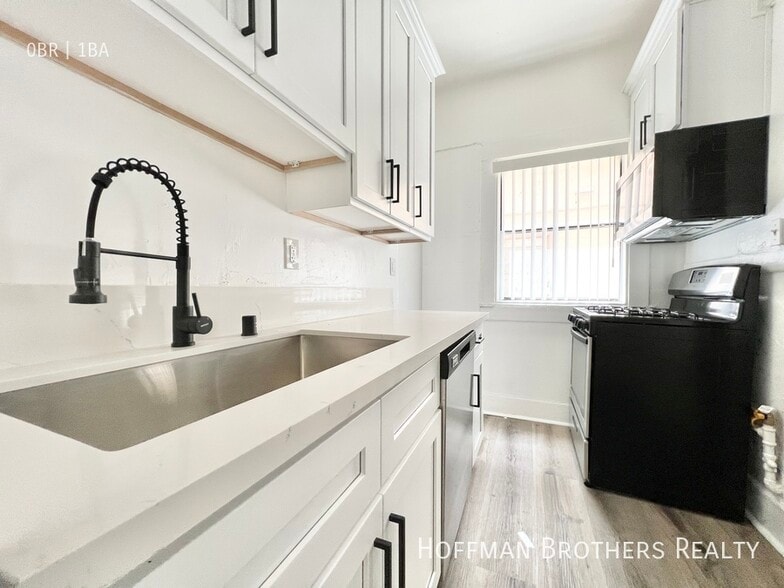 Building Photo - 1518 S Hope St