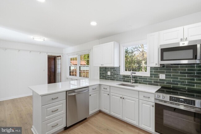 Building Photo - 218 Holly Ave