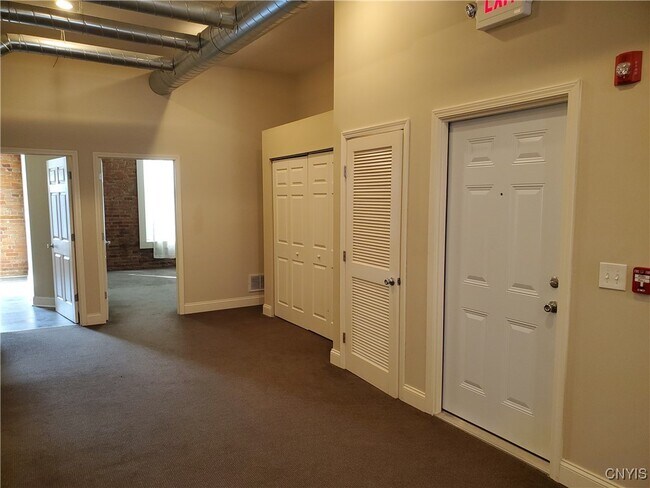 Building Photo - 813 S Salina St