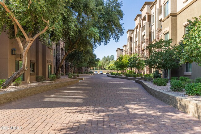 Building Photo - 5450 E Deer Valley Dr