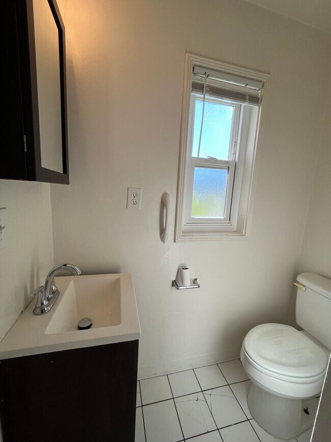 Building Photo - 1004 Occidental Dr