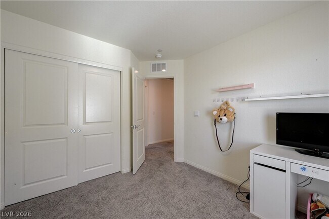 Building Photo - 386 Larksong Ave