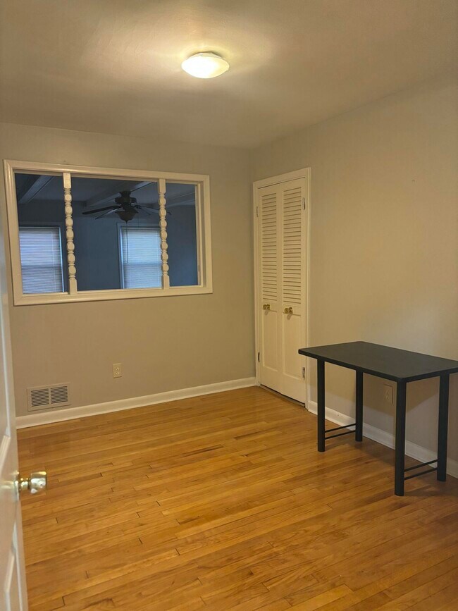 Building Photo - 12116 Columbia Ave