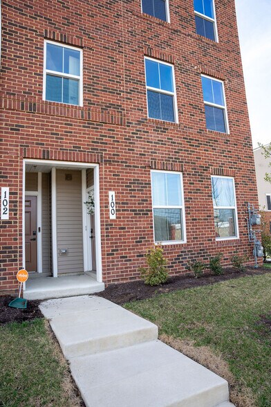 Building Photo - 100 Matisse Pl