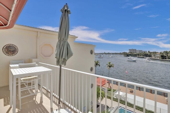 Building Photo - 2908 Bayshore Dr