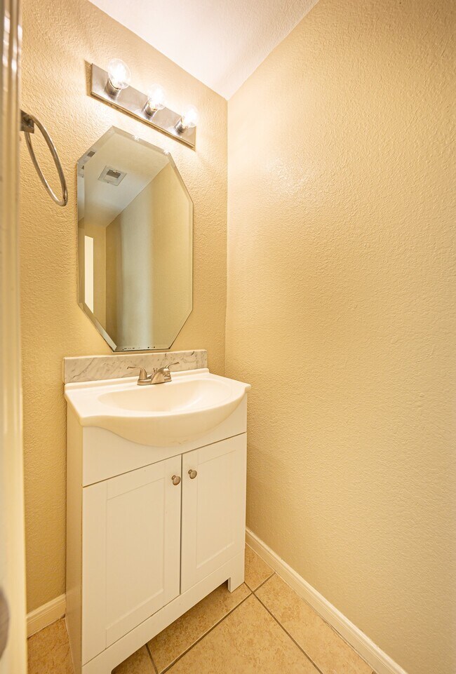 Building Photo - 20831 Bonham Park Ln