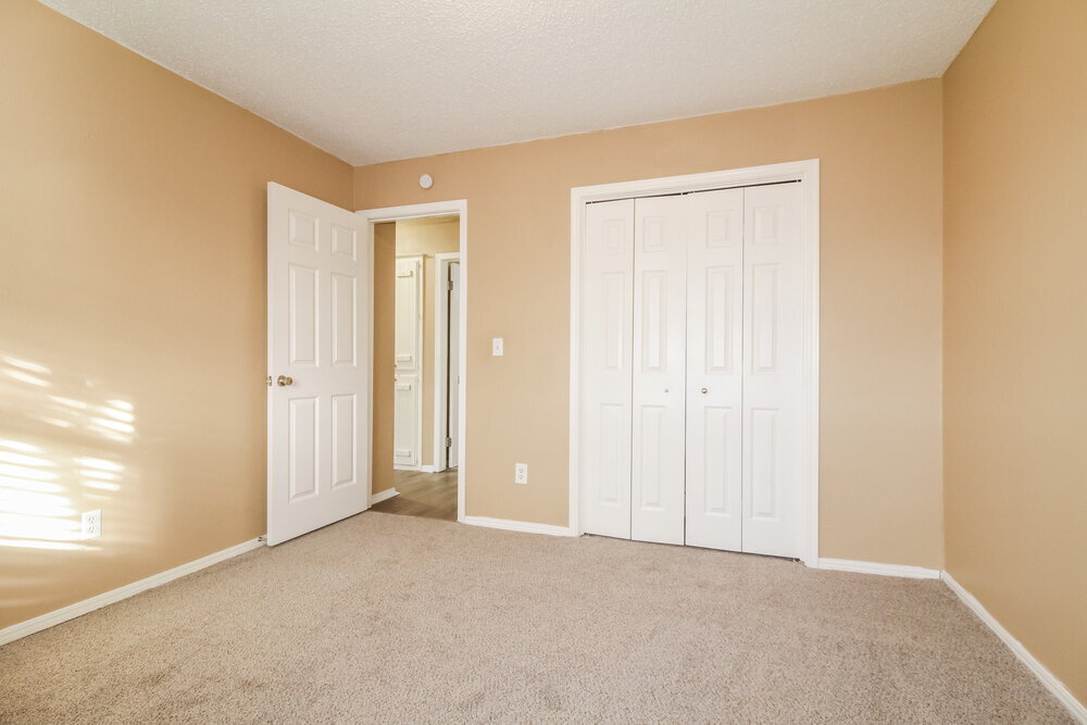 Building Photo - 501 S Bouziden Dr