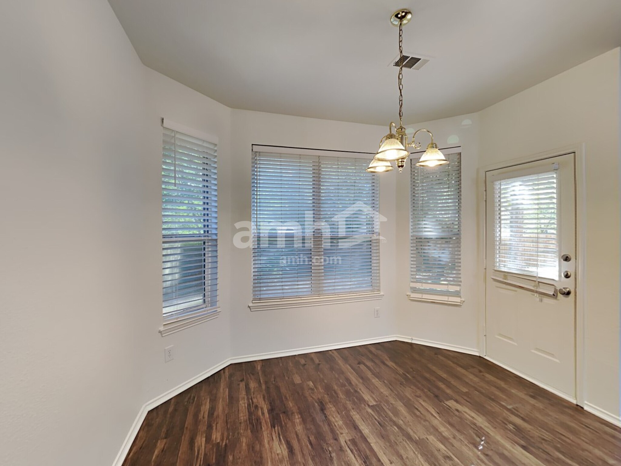 Building Photo - 202 Bob White Dr