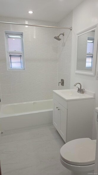 Building Photo - 1628 Allerton Ave