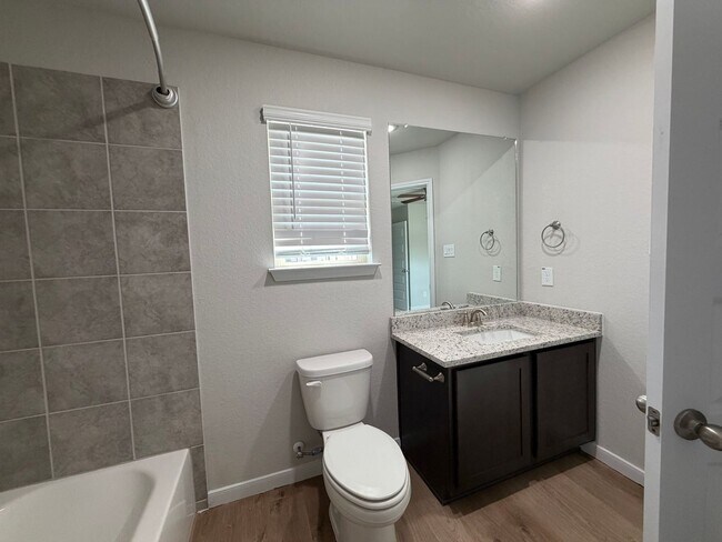 Building Photo - Modern 3/2 Townhome in NBTX