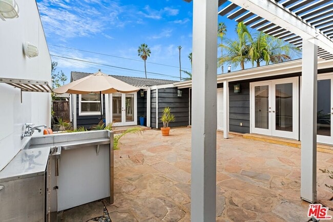 Building Photo - 8176 La Jolla Shores Dr