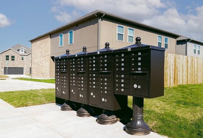 Building Photo - 9826 Clifden St