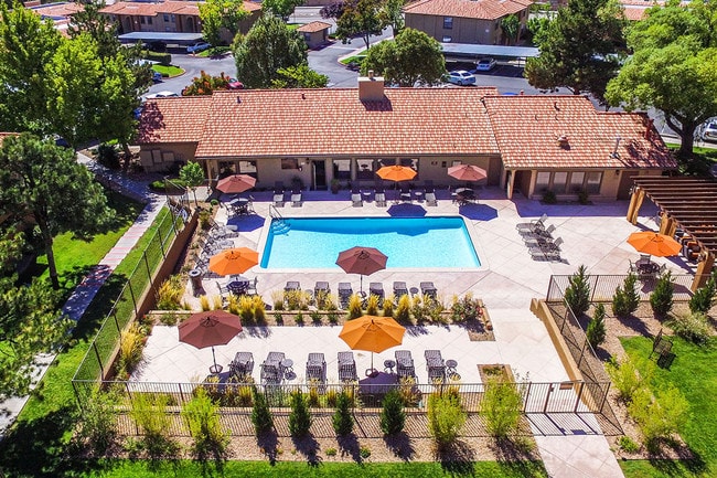 Welcome to Del Rio Apartments - Del Rio Apartments