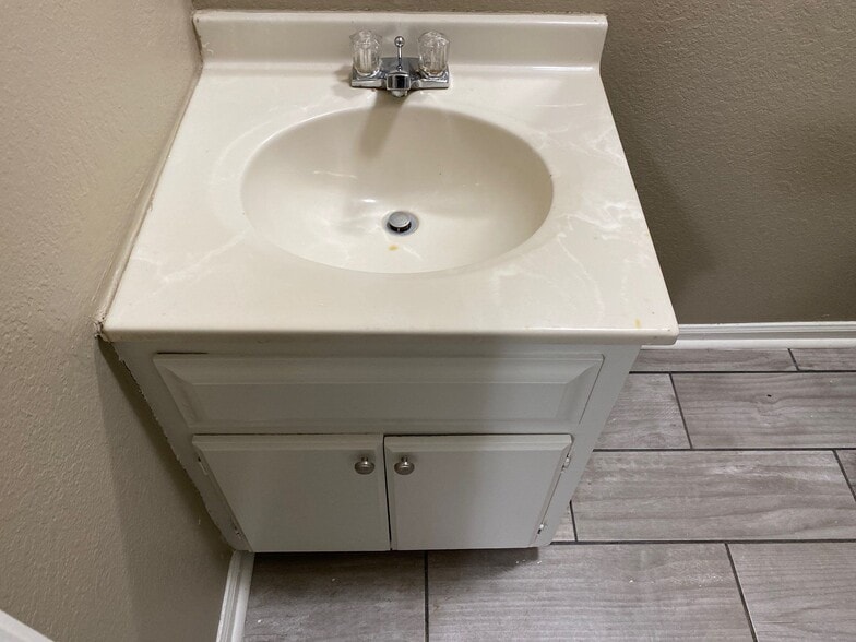 Building Photo - 29 Woodmont Dr