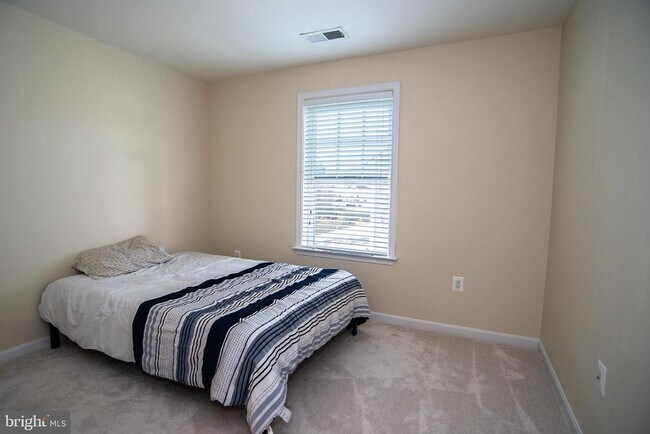 Building Photo - 20 Aster Ln