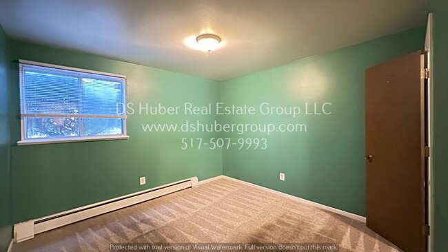 Building Photo - Lower level apartment - 2 bed 1 bath in La...