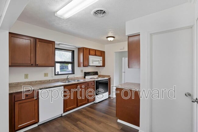 Building Photo - 4379 Maplegrove Dr