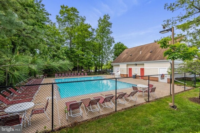 Building Photo - 8202 Catbird Cir