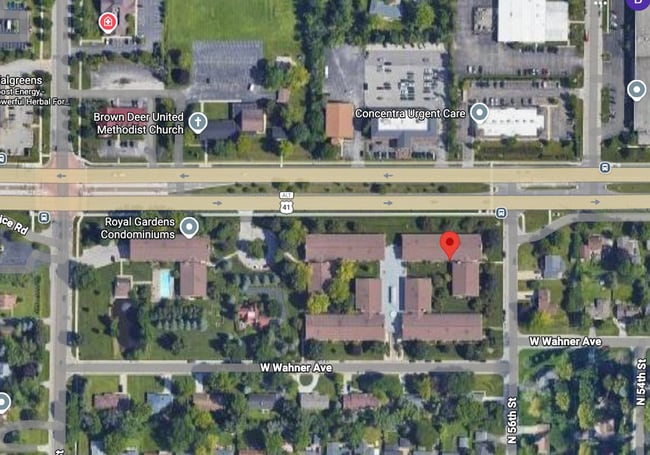 Building Photo - Spacious 2BR/1.5BA 2nd Floor Apartment in Brown Deer – Heat & Hot Water Included, Pool & Undergro...