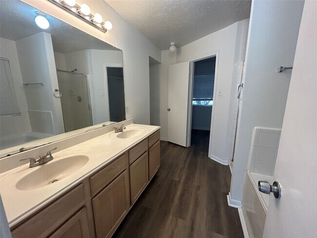 Building Photo - 24011 Goodfellow Dr