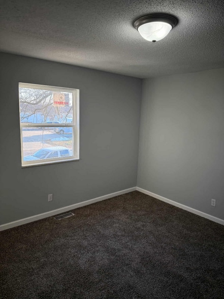 Building Photo - 824 Tanner St