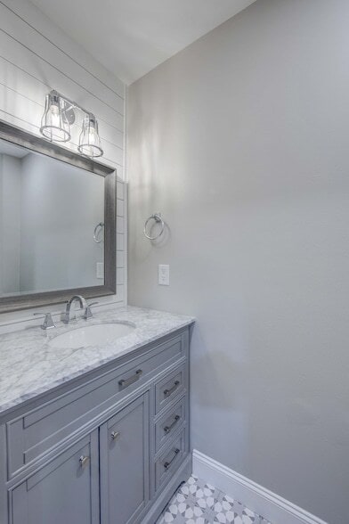 Building Photo - 1129 W Main St