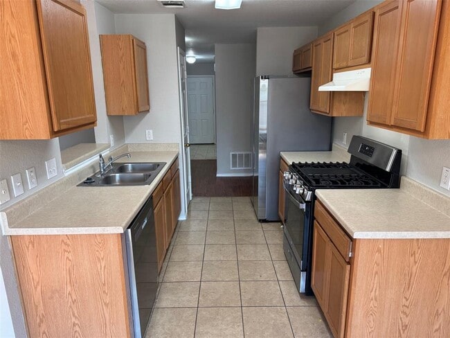 Building Photo - 423 Paddington Dr