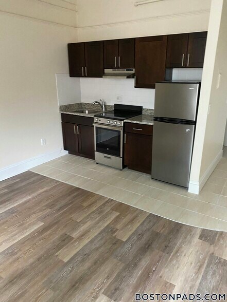 Building Photo - 62 Boylston St